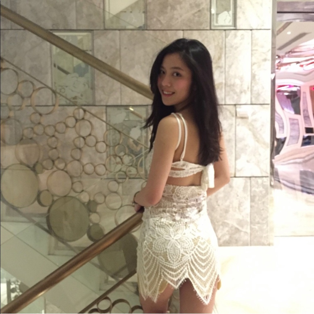 White laces dresses